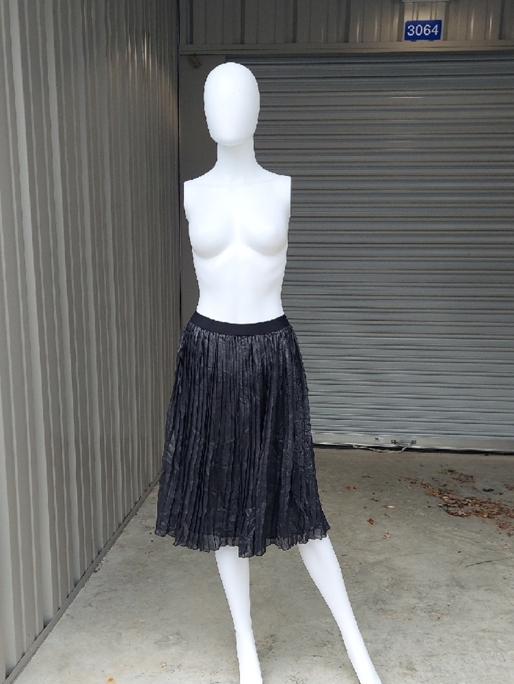 Old Navy Size Large Metallic Gun Metal Black Lined Pleated Midi Skirt